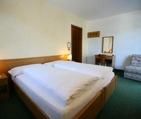 Hotel Bucaneve
